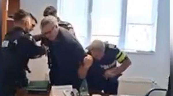 fostul sef al garzii forestiere bucuresti a fost scos in catuse din birou si dus la spitalul obregia