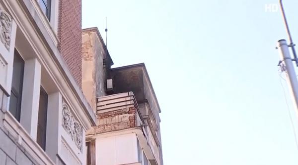 incendiu intr un bloc din bucuresti o persoana a fost ranita grav iar alte patru persoane s au intoxicat cu fum