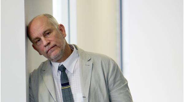 john malkovich a devenit cetatean european ce tara i a oferit pasaportul actorului care are si origini romanesti