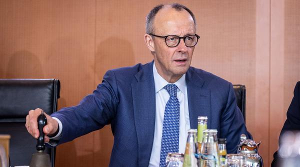 politico incredibilul cancelar german care se face tot mai mic