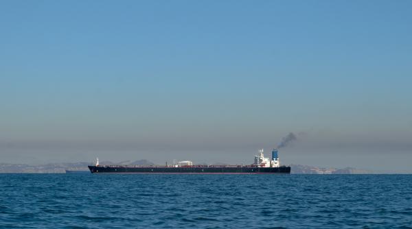 un petrolier chinez a fost atacat in stramtoarea ormuz un incendiu a izbucnit pe puntea navei
