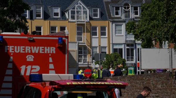 luare de ostatici intr o sucursala volksbank dintr un oras din germania politistii sunt in alerta elicopterele survoleaza zona