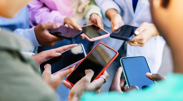 o universitate din italia isi recompenseaza studentii daca renunta la telefonul mobil