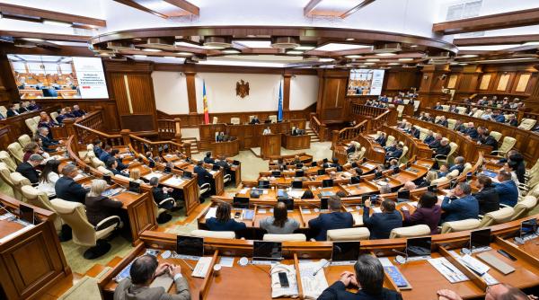 scandal in parlamentul de la chisinau deputatii nu mai pot folosi rusa in plen opozitia a parasit sedinta ne inchid gura