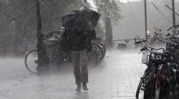 se intorc ploile si vijeliile de saptamana viitoare prognoza meteo actualizata pentru urmatoarele patru saptamani