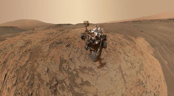 situatie inedita pe marte un bolovan de 13 kilograme a blocat roverul curiosity timp de sase zile