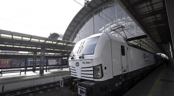trenul circula iar intre doua capitale europene pentru prima data in 10 ani proiectul initiat de bruxelles drumul dureaza 11 ore