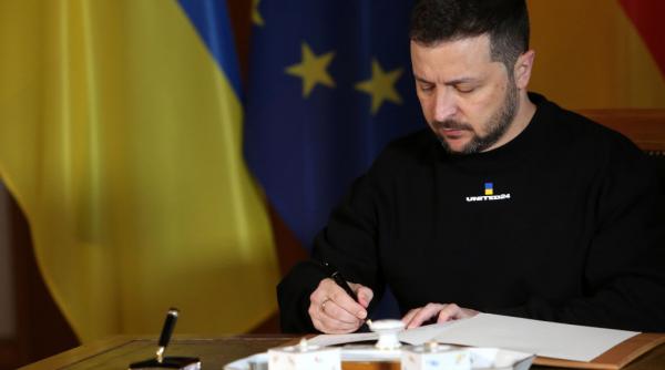 zelenski il umileste pe putin si publica un decret cu coordonatele pietei rosii pentru ca trupele ucrainene sa nu o bombardeze de 9 mai