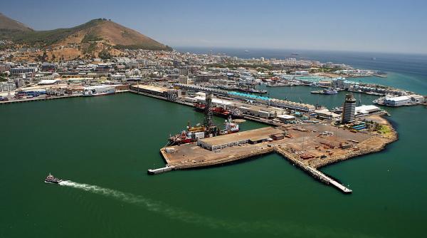 africa de sud are o mina de aur dar nu stie sa profite de ea traficul maritim pe la capul bunei sperante s a triplat dar degeaba