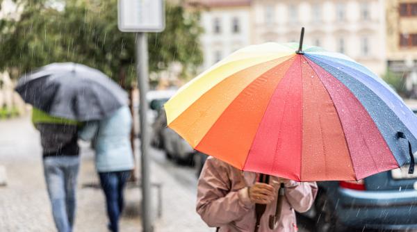 cum va fi vremea in weekend meteorologii au anuntat ploi vijelii si caderi de grindina