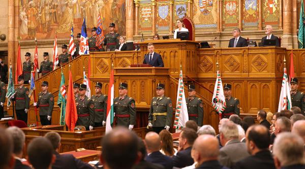 peter magyar a depus juramantul de premier al ungariei se incheie era viktor orban dupa 16 ani de putere