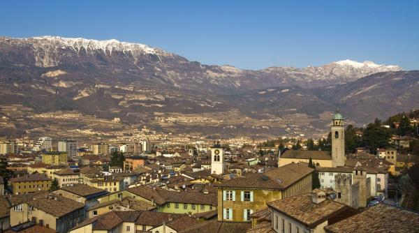 regiunea superba din italia care ofera pana la 100 000 de euro celor care vor sa se mute in locul unde s a filmat james bond