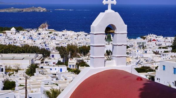 de ce casele de pe insulele grecesti sunt vopsite in alb si albastru