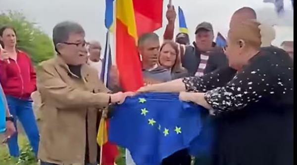 diana sosoaca a sfasiat steagul ue de ziua europei ia tu partea ta si mi iau si eu partea mea