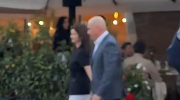 ilie bolojan a fost aplaudat in cetatea oradea cand a iesit dintr un restaurant alaturi de partenera sa