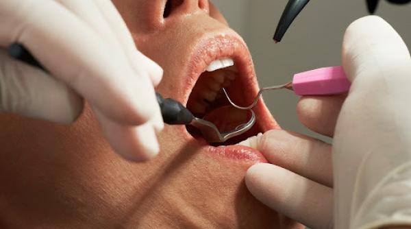 recuperare lenta dupa extractii dentare si implanturi cum accelereaza oxigenul hiperbaric vindecarea osoasa