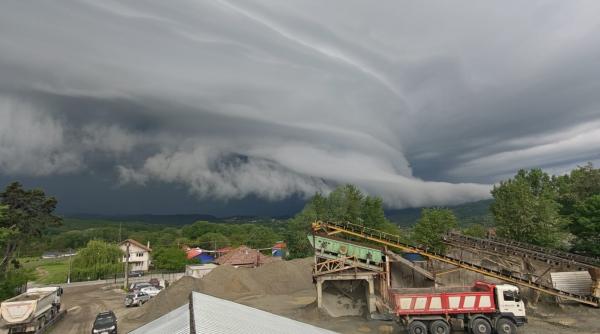 atentionari meteo imediate anm a emis cod portocaliu de furtuni cu vijelii si grindina lista localitatilor afectate