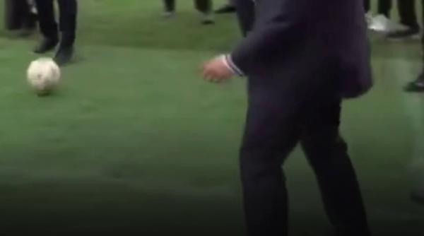 Macron a jucat fotbal cu președinții din Kenya și Senegal la summitul de la Nairobi