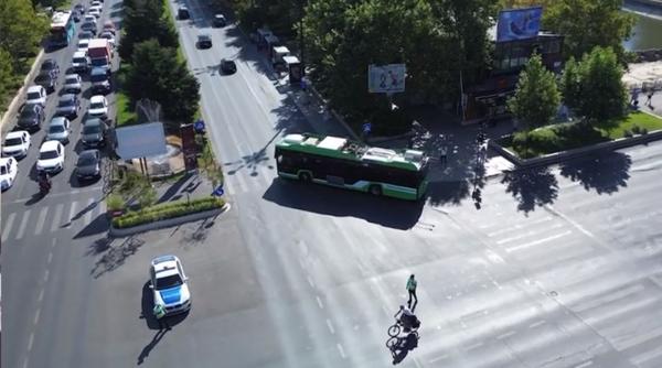 se pregatesc schimbari in codul rutier proprietarii cu masini avariate nu vor mai fi obligati sa mearga la politie in 24 de ore