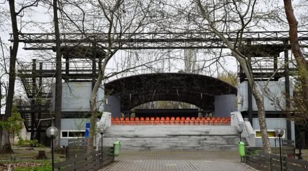 teatrul de vara din parcul herastrau va fi transformat intr o gradina de vara ciprian ciucu a mai fost reabilitat dar nu suficient