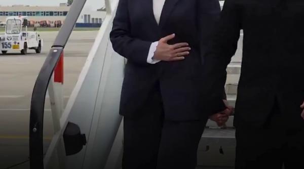 volodimir zelenski si sotia lui olena au ajuns in romania presedintele ucrainei participa la summitul b9 la cotroceni