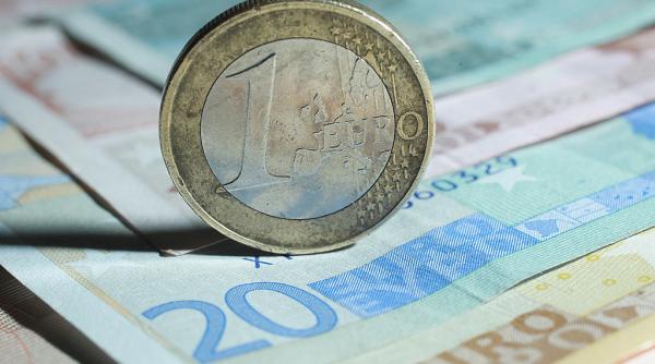 leul recupereaza teren in fata euro