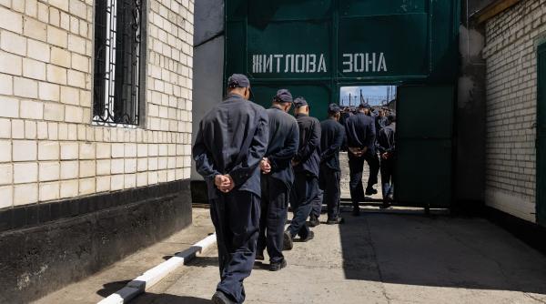 rusia goleste inchisorile pentru razboiul din ucraina numarul detinutilor a scazut cu 40 cei care supravietuiesc scapa de pedeapsa
