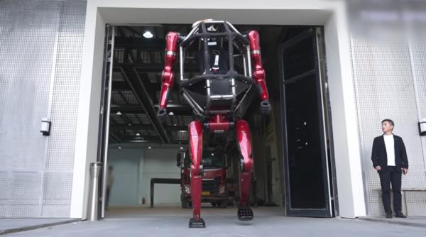 china a dezvaluit un robot urias usor de condus care sparge pereti gd01 pare desprins direct dintr un film science fiction