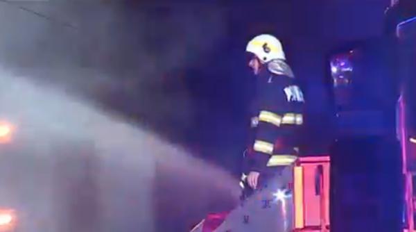 incendiu puternic in sectorul 5 unde focul a cuprins mai multe case pe o suprafata de 800 mp a fost trimis si un mesaj ro alert