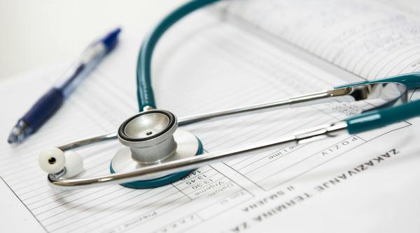 criza medicilor din sate acoperita de asistentii comunitari intra din casa in casa si cunosc fiecare pacient
