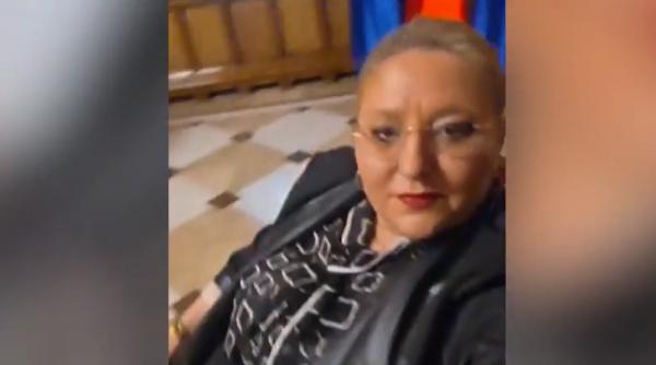 diana sosoaca a facut circ la consultarile de la cotroceni este ca mi sta bine aici luati loc aici doamna premier