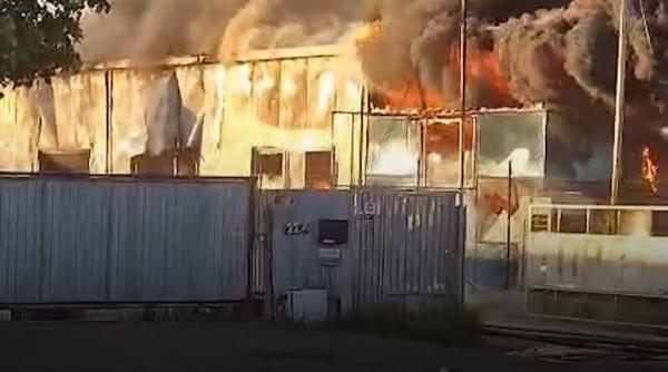 incendiu urias in bragadiru depozit de cauciucuri in flacari degajari mari de fum a fost emis un mesaj ro alert