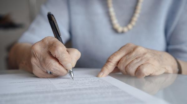 scandal pe o mostenire de 570 000 de euro lasata de o femeie calugarilor cand au aflat nepotii ei au falsificat testamentul