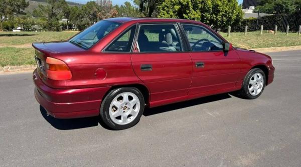 un radar defect l a prins pe un sofer cu opel astra conducand cu 700 km pe ora si a primit o amenda pe masura