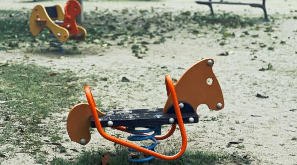 scaderea natalitatii pe planeta ar putea fi cauzata de folosirea telefoanelor mobile si a retelelor sociale