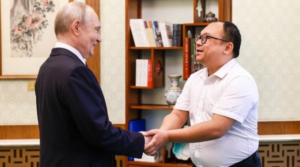 surpriza pentru putin la beijing s a revazut cu un inginer chinez cu care se pozase si la prima vizita in china in 2000 ce i a spus
