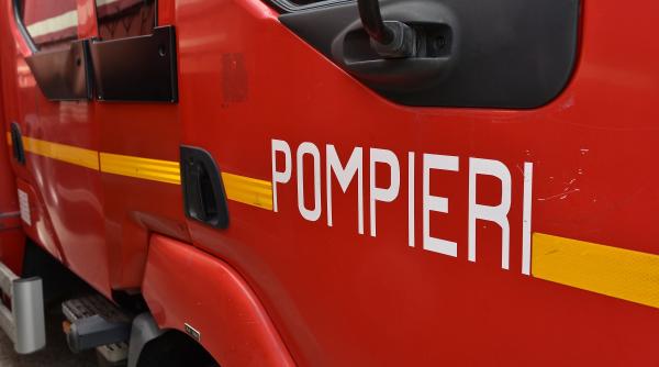 un bar de pe plaja din statiunea mamaia a luat foc si a fost distrus cu totul