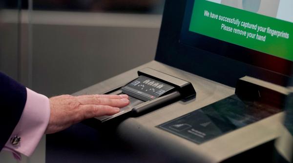 guvernul portugaliei este nemultumit de sistemul ees din aeroporturi si ameninta ca il va suspenda