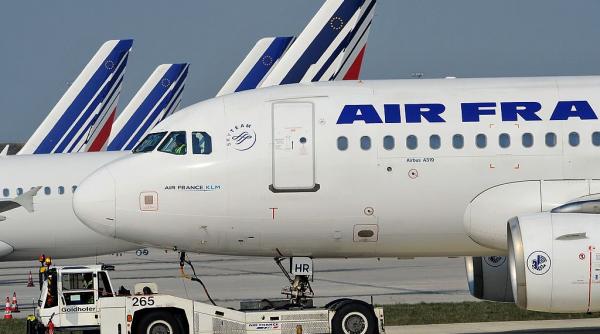 un zbor paris detroit a fost deviat la montreal pentru ca sua nu voia sa primeasca un pasager din congo aflat la bord