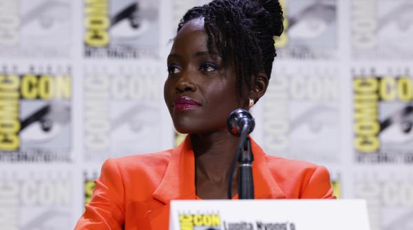 o insulta la adresa poporului grec val de critici dupa ce lupita nyong o a fost distribuita in rolul elenei din troia in odiseea