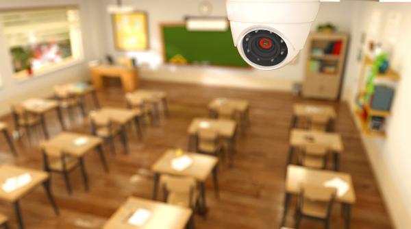 proiect scolile ar putea fi monitorizate audio video telefoanele interzise in timpul orelor