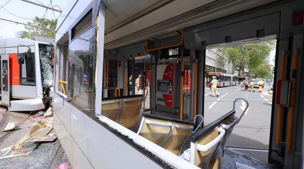 accident grav in germania doua tramvaie s au ciocnit frontal la dusseldorf sunt zeci de raniti
