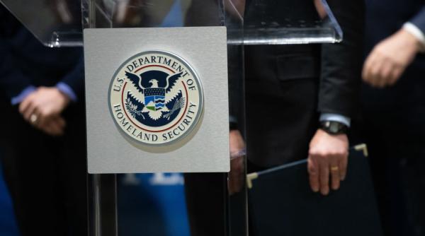 administratia trump schimba regulile pentru cetatenii straini acestia nu mai pot aplica pentru green card de pe teritoriul sua