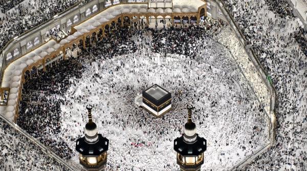 pelerinaj urias la mecca in ciuda razboiului din orient deja sunt mai multi participanti decat in 2025