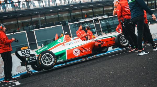 performanta spectaculoasa pentru un roman in formula 4 va pleca din pole position la vallelunga