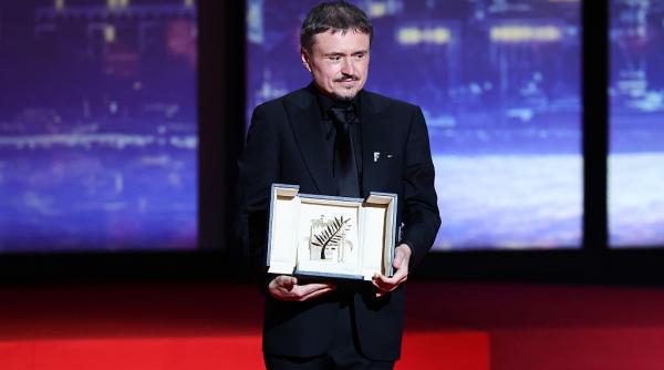 cristian mungiu dupa ce a castigat al doilea palme d or nu sunt mandru de ce le lasam copiilor nostri schimbarea sa inceapa cu noi