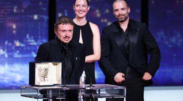 cristian mungiu dupa ce a castigat al doilea palme d or nu sunt mandru de ce le lasam copiilor nostri schimbarea sa inceapa cu noi