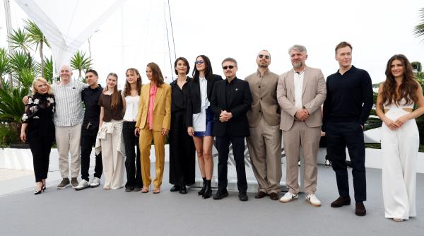 primele reactii dupa ce cristian mungiu a castigat trofeul palme d or la cannes cu filmul fjord fiecare a iubit ceea ce facea