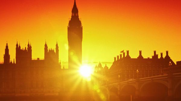 europa ia foc inca din mai la londra au fost azi 34 de grade un record absolut pentru aceasta luna alerte de canicula si in franta