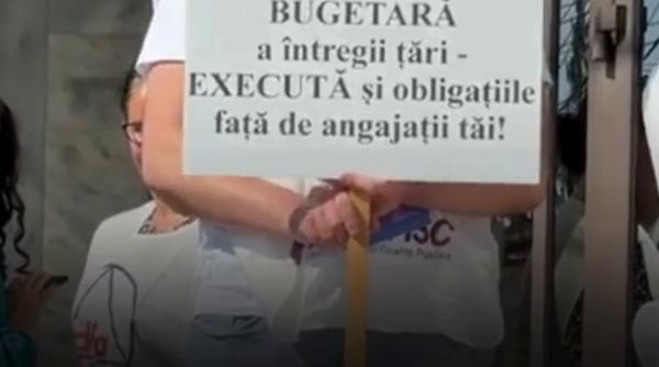 "5 lei în plus pe oră pentru tura de weekend și de sărbători în spital". Revoltă în sistemul medical din cauza legii salarizării